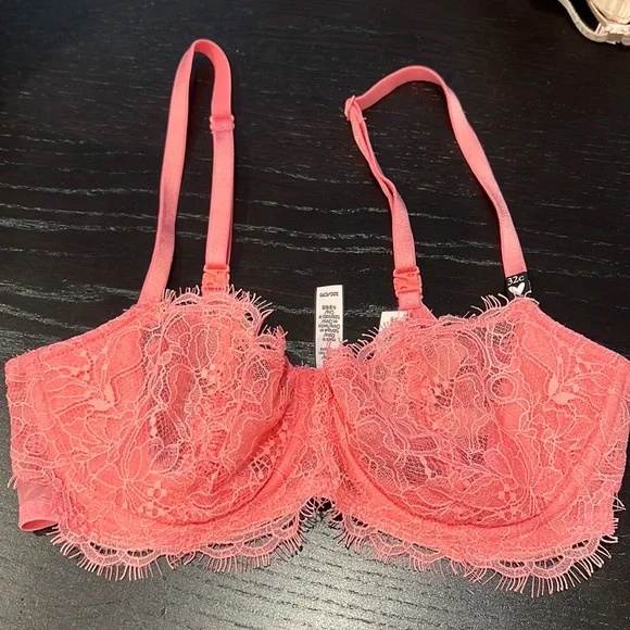 Bralette Victoria’s Secret Dentelle Noire Sans Armature – Taille S, Neuf Avec étiquettes, Style Décolleté Tombant
